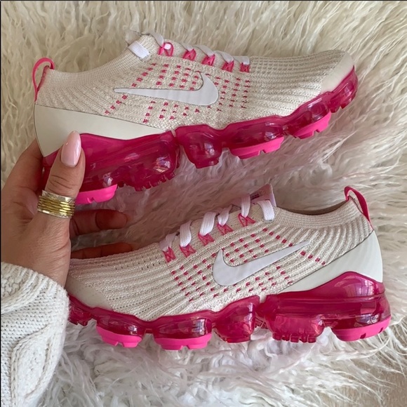 NWT Nike Air Vapormax Flyknit - Picture 2 of 7